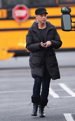 Kate Gosselin - A School Bus Busy Photos