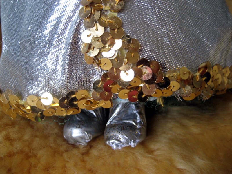 [queendetail2]