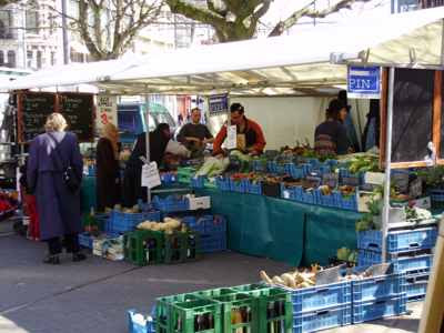 Biologische markt bij het Binnenhof te Den Haag