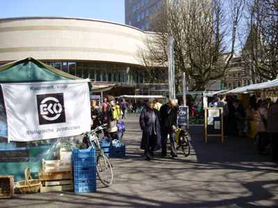 Biologische markt bij het Binnenhof te Den Haag