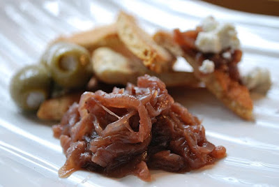 Appetizer tray with caramelized onion relish