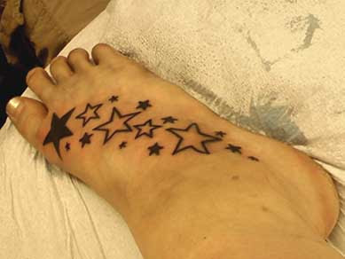 Several stars foot tattoo idea