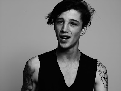 http://3.bp.blogspot.com/_bSkJHeLGEEU/SXuLZBKFsTI/AAAAAAAAAOI/Cps5IP0jL10/s400/hedi-slimane-16.jpg