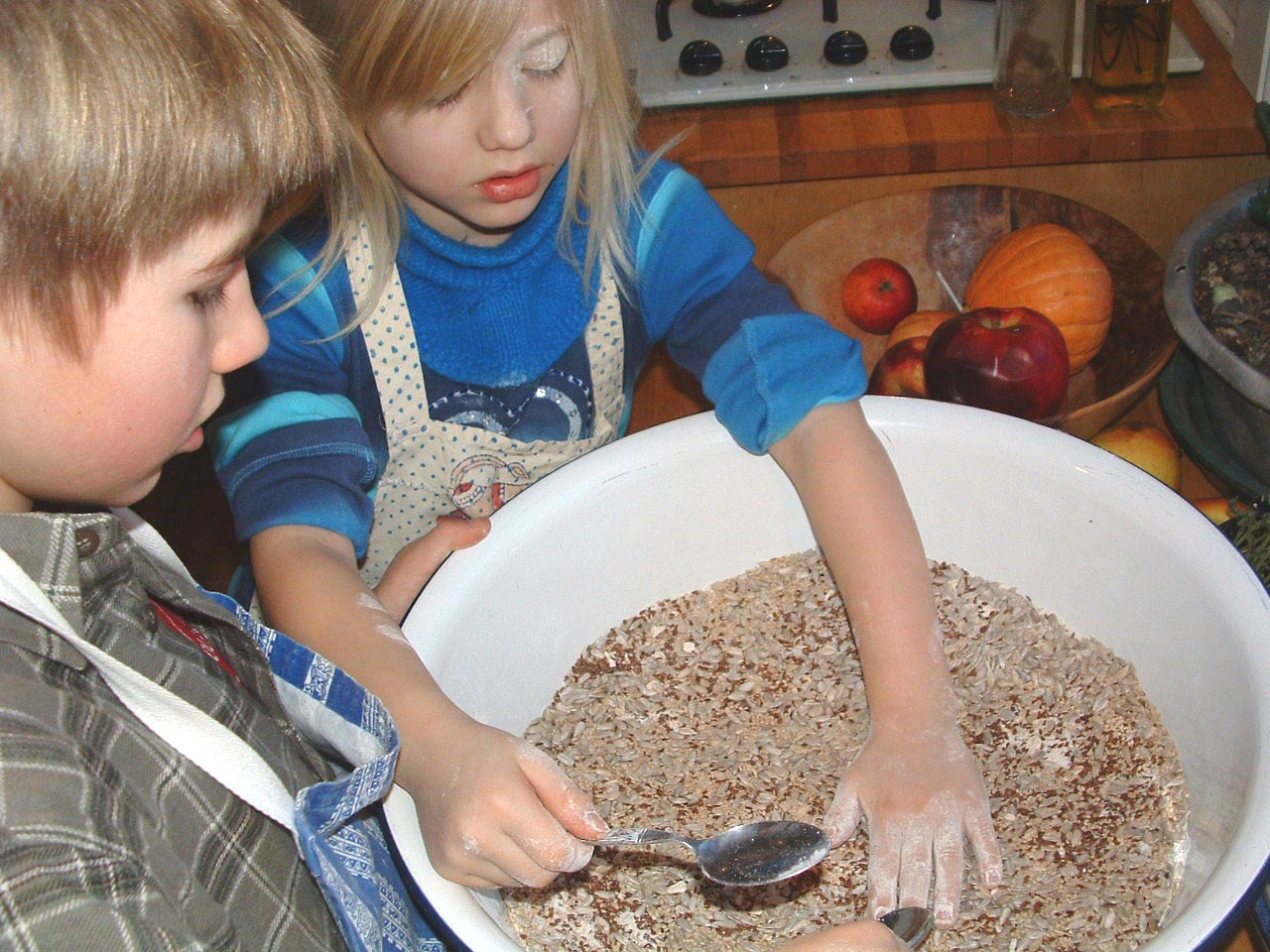 [Kids+making+bread.jpg]