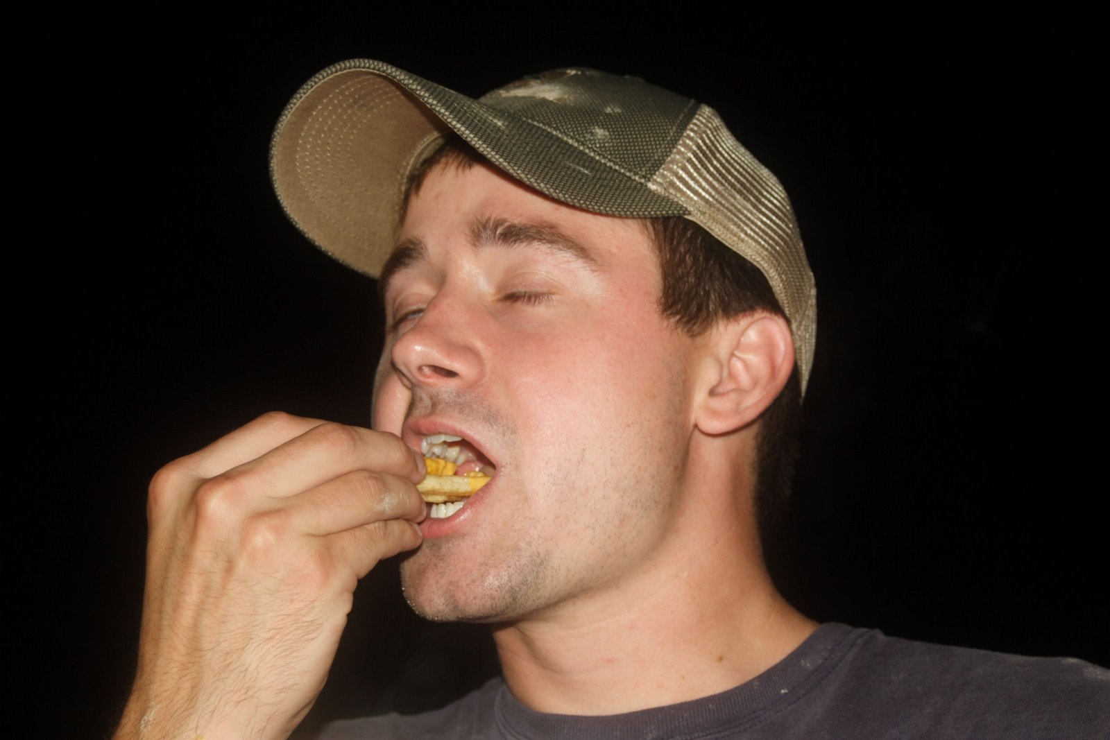 [RossEatingFries02.JPG]