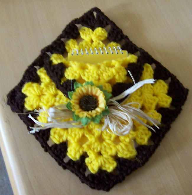 Sunflower memo pad holder