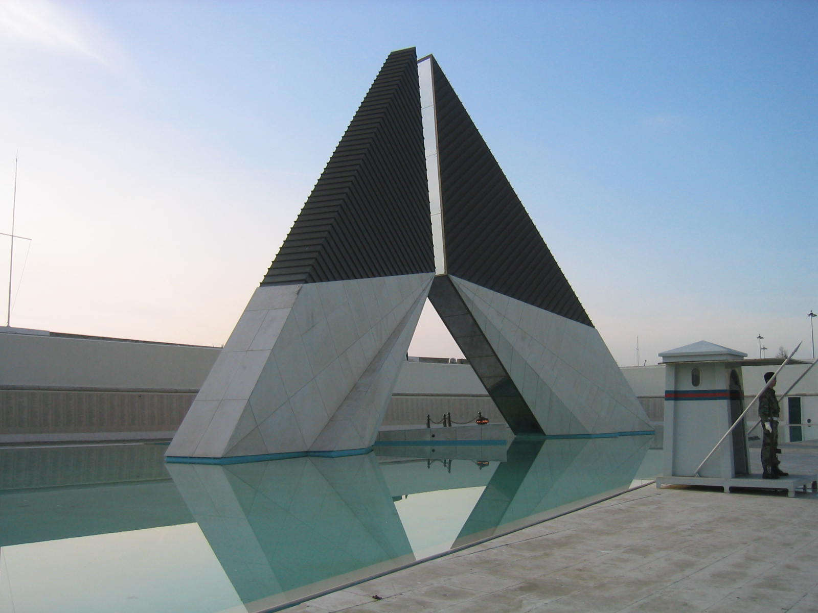 [04012006+040.jpg]