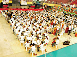 Dirigiendo la Orquesta y Coros