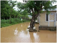 Esta casa casi inundada por el rio Boba en Las Gordas