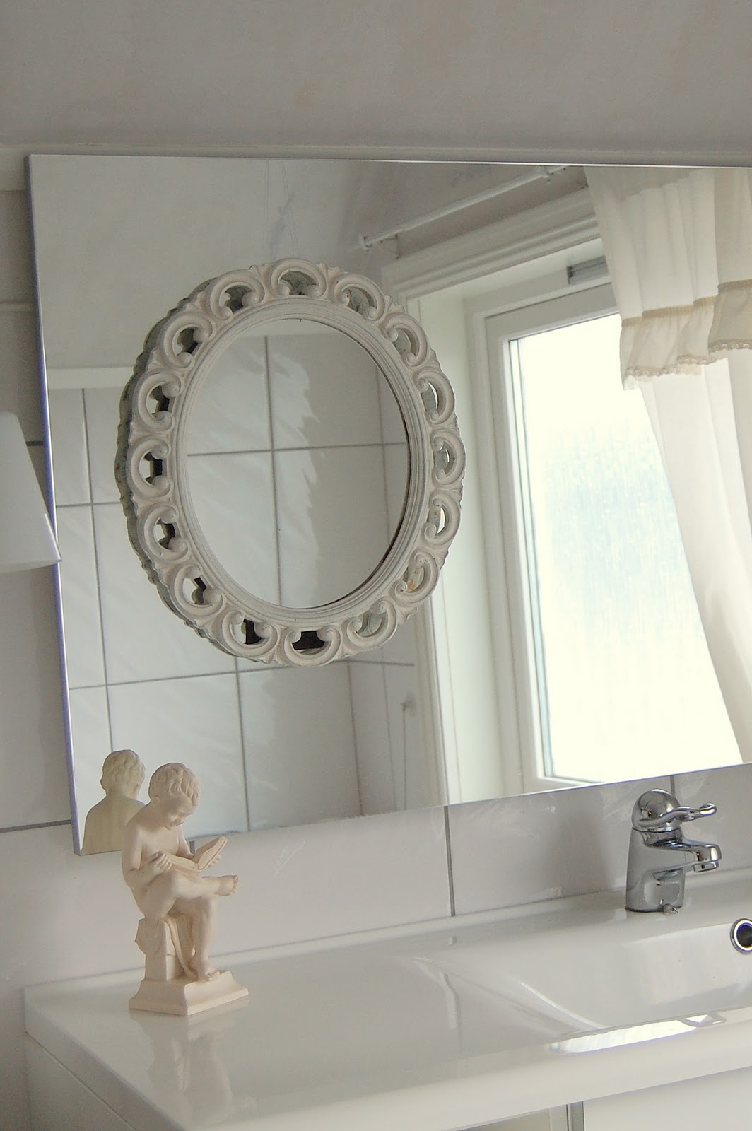 WHITE AS LINEN layering mirrors