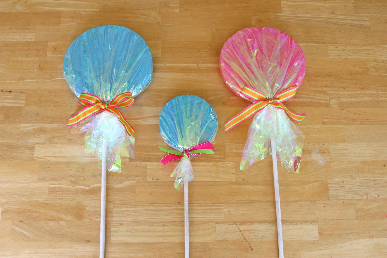 Glorious Treats: {How-to} Make Giant Lollipop Decorations