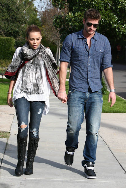 http://3.bp.blogspot.com/_c2eHHmBm_pY/S6PZgnN6Y0I/AAAAAAAAP2k/_0PSFLsUS2Y/s640/miley_cyrus_and_liam_hemsworth_serious_relationship_holding_hands.jpg