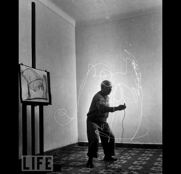 [picasso-drawing-with-light-5.jpg]