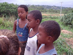 As crianças oraram pela revitalização do Rio Bubu