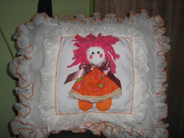 [cojin+con+muñeca+en+relieve+2.jpg]