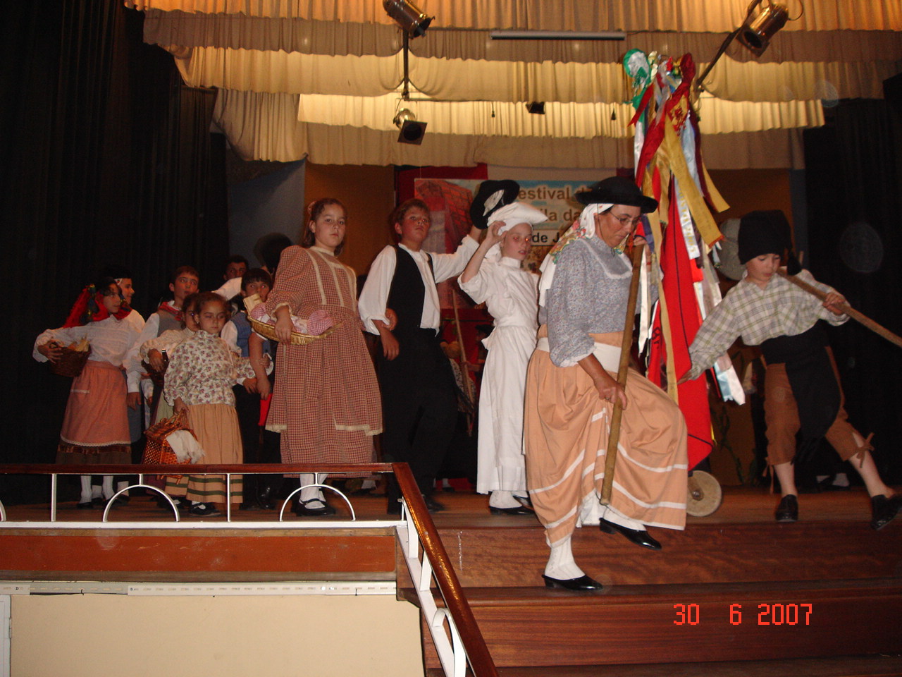 [FOL2.JPG]