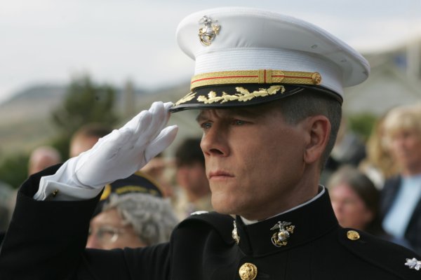 [MV5BMTI1NjE2MTg1M15BMl5BanBnXkFtZTcwNTM4NzQyMg@@._V1._SX600_SY400_.jpg]