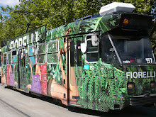 Tram camoufle dans la ville...