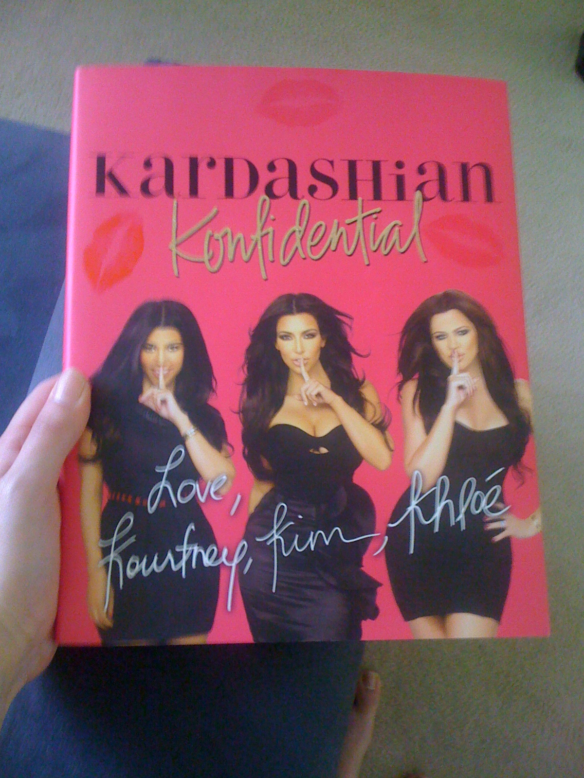 The Girl in Red Heels: Kardashian Konfidential : Book Review