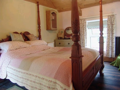 ty cariad main bedroom
