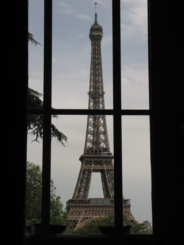 Daily Photo in Paris: Through the window