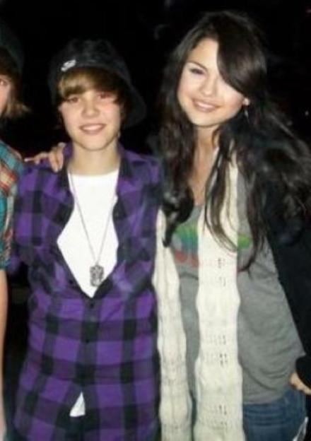 A fonte declarou que Justin Bieber e Selena Gomez desenvolveram uma amizade