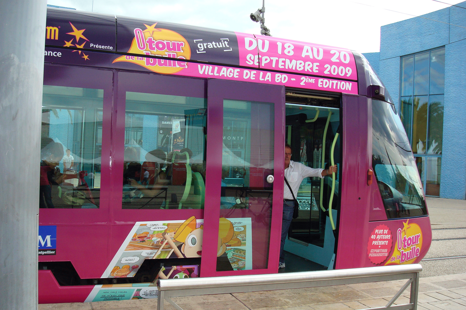 [tram-01.gif]