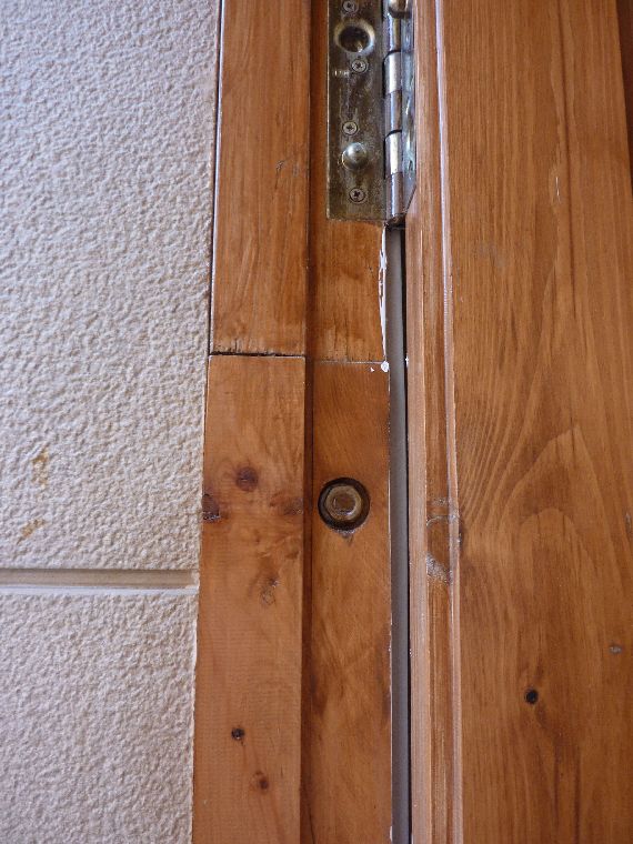 CARPINTERIA, MUEBLES A MEDIDA: RECUPERACIÓN DE PUERTA ENTRADA.