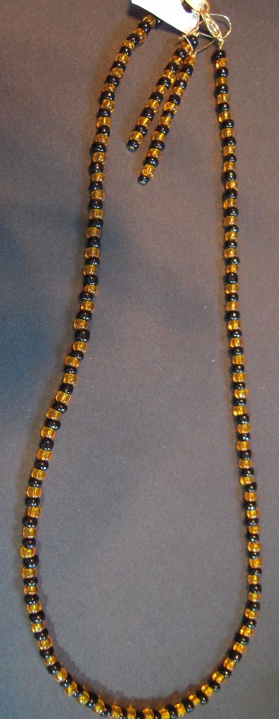 [black+and+gold+necklace+beads.jpg]
