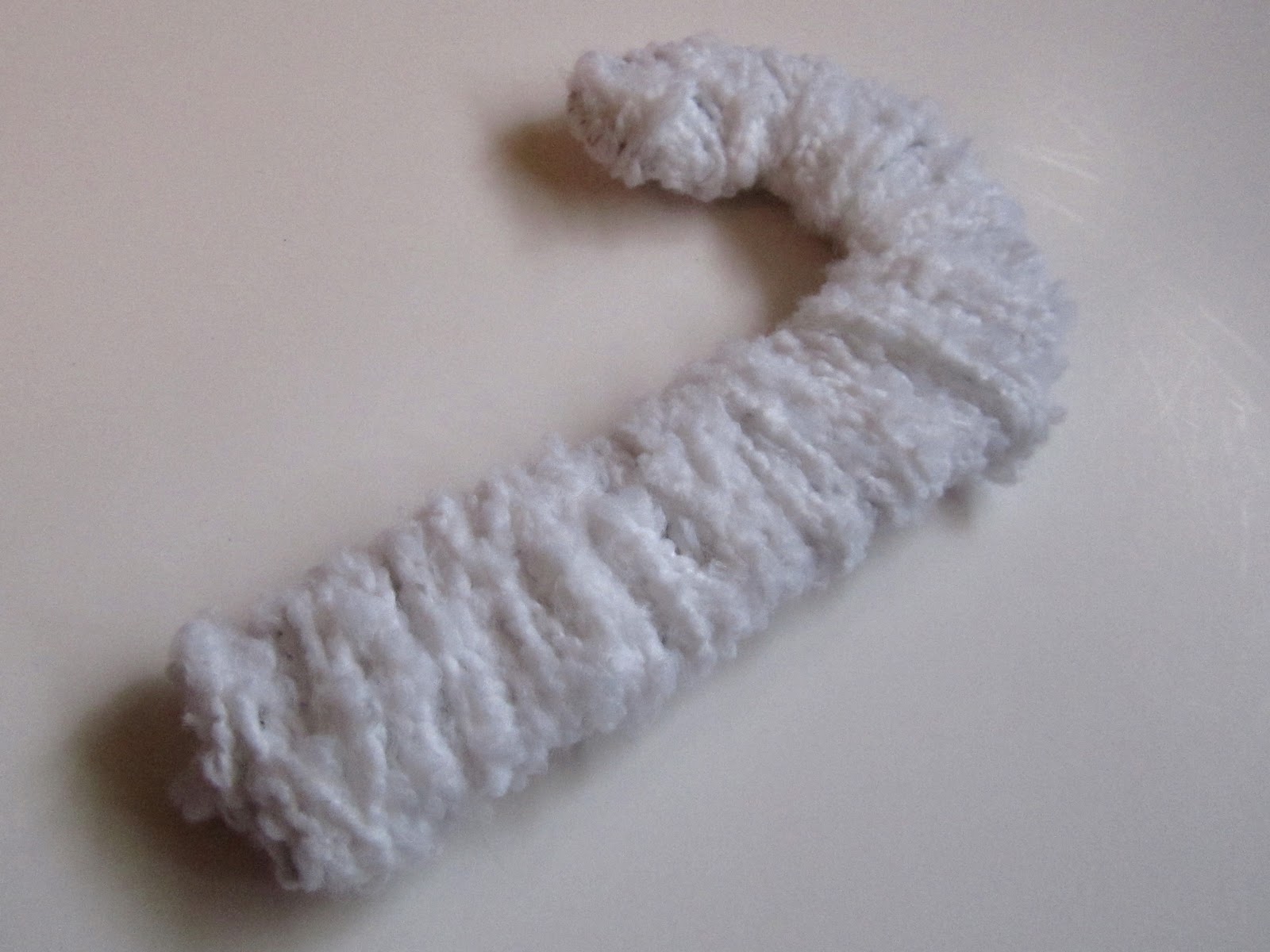 Twelve Crafts Till Christmas: holiday party craft auditions: yarn ornaments