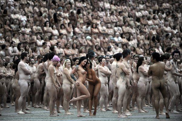 [spencer_tunick19.gif]