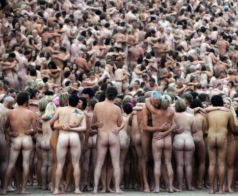 [spencer_tunick22.gif]