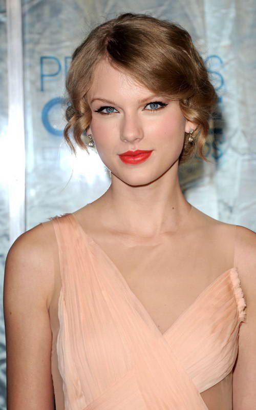 Taylor Swift Looking Charming Taylor Swift Green Dress. Taylor Swift Looking Charming
