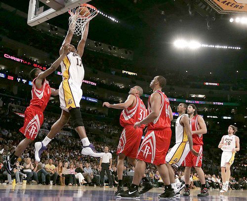 [Andrew+Bynum+in+Gm7.jpg]