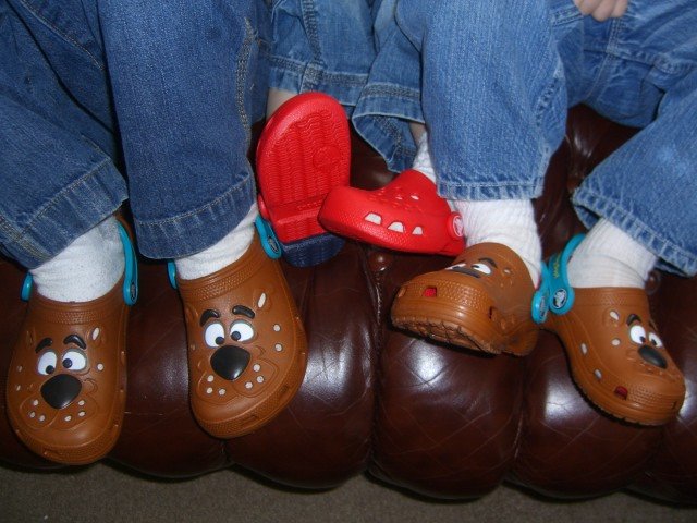 [crocs+for+boys.JPG]