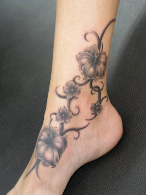 Este tatuaje esta - Delicado tatuaje de enredadera con mariposa · Tatuajes 
