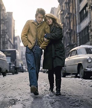 [DylansmilinFreeWheelinouttakebyDonHunsteinGALL.jpg]