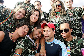 http://3.bp.blogspot.com/_dDog7FV5aK8/SGi0a2-F4dI/AAAAAAAAAPI/J9lOGzm5FpI/s320/paradagaybrasilia1.jpg