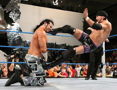 WWE Monday Night RAW. Resultados 31/Julio/2011  Gregory+Helms+Shining+Wizard