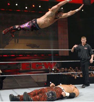 SmackDown amtes de Extreme Rules. Chavo+Guerrero+Frog+Splash