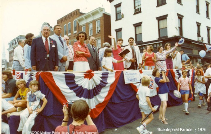 [Bicentennial+Paradeviewing.jpg]