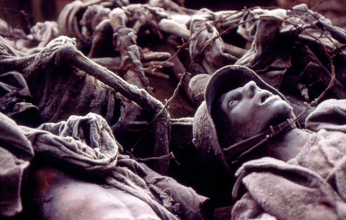 [Deathwatch_Corpse_Pile_b.jpg]