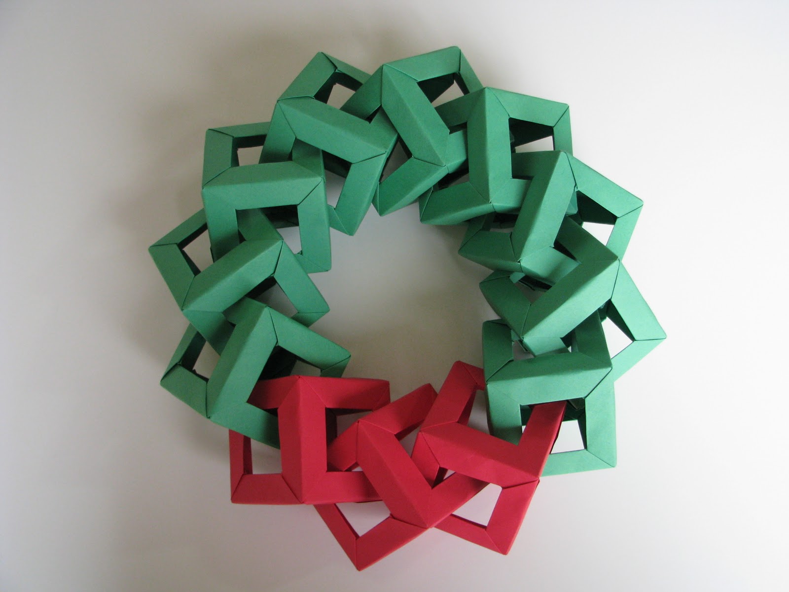 Stephen's Origami: Origami Christmas Decorations - Origami Wreath