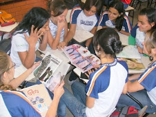 Grupo discutindo as propostas