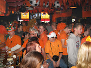 De openingstijden van het Oranje Café van Huizen: (img )