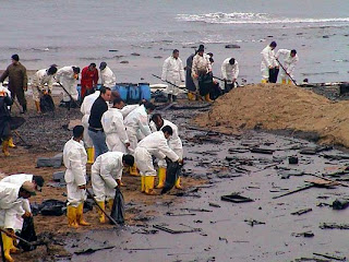 BP_Oil_Spill_on_Gulf_Beach