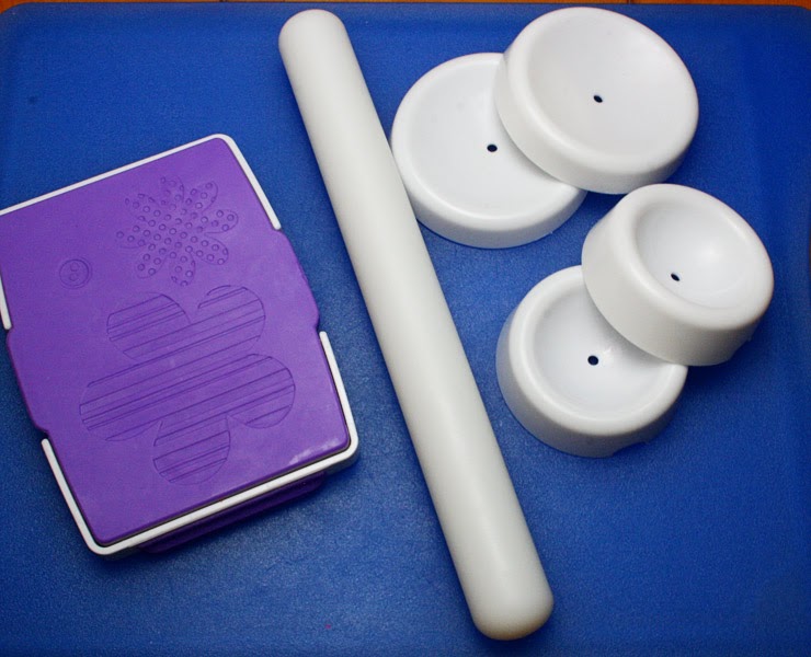 Cake Walk Wilton Button Flower Fondant Cut & Press Set