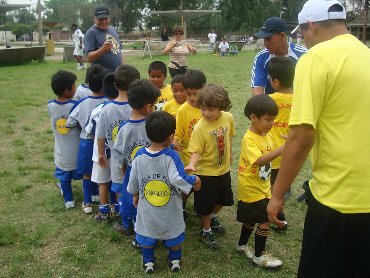 SALUDO ENTRE AMBOS EQUIPOS