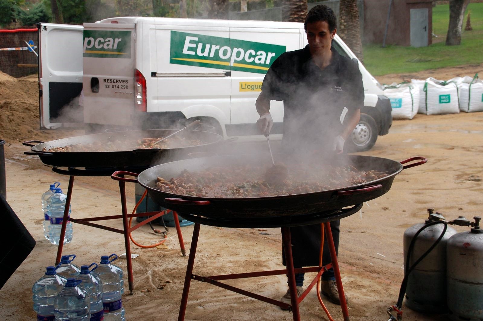 Paellas populares gigantes a la brasa para eventos. Telf.+376.631.499