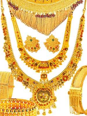 Indian brides wear jewelry sets that are made in gold be it necklaces 